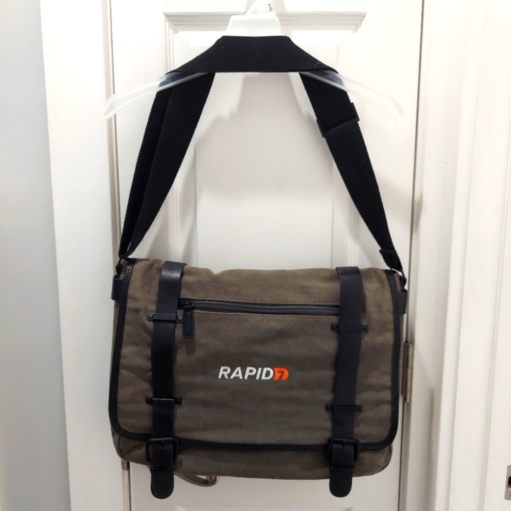 Rapid 7 messenger bag army green 2" adjustable strap 16x13 With Notebook